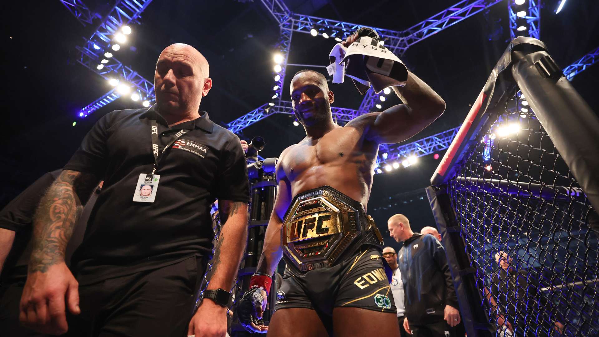 詹姆斯：说太多会让孩子觉得很烦 所以我对布朗尼更多是以身作则.